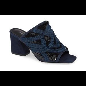 Navy Donald Pliner Wynne mule, size 8.5